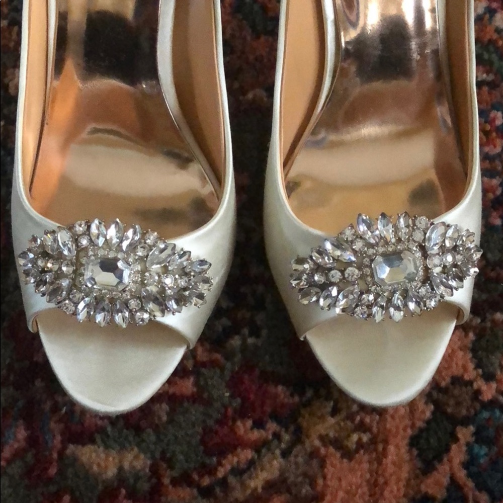 Badgley Mischka White heels 8.5